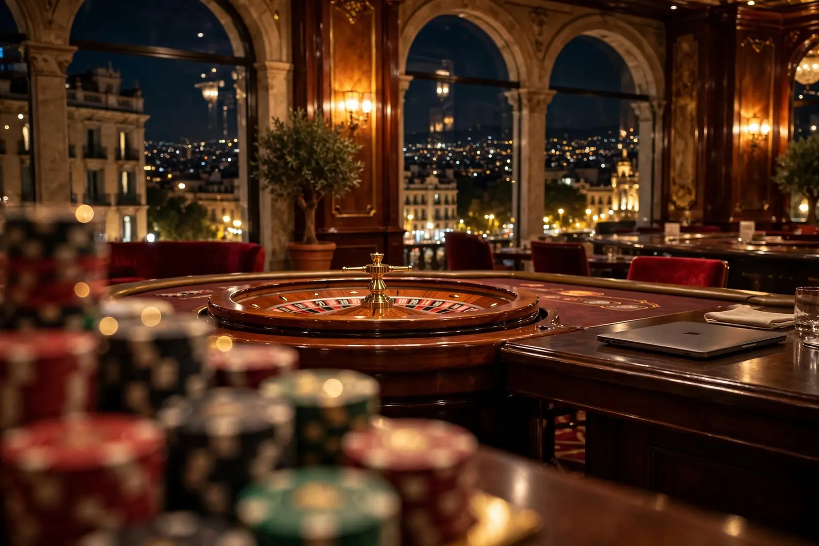 Elegante salón de casino en Barcelona con fichas y ruleta